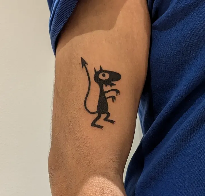 Little devil in solid black on the upper arm