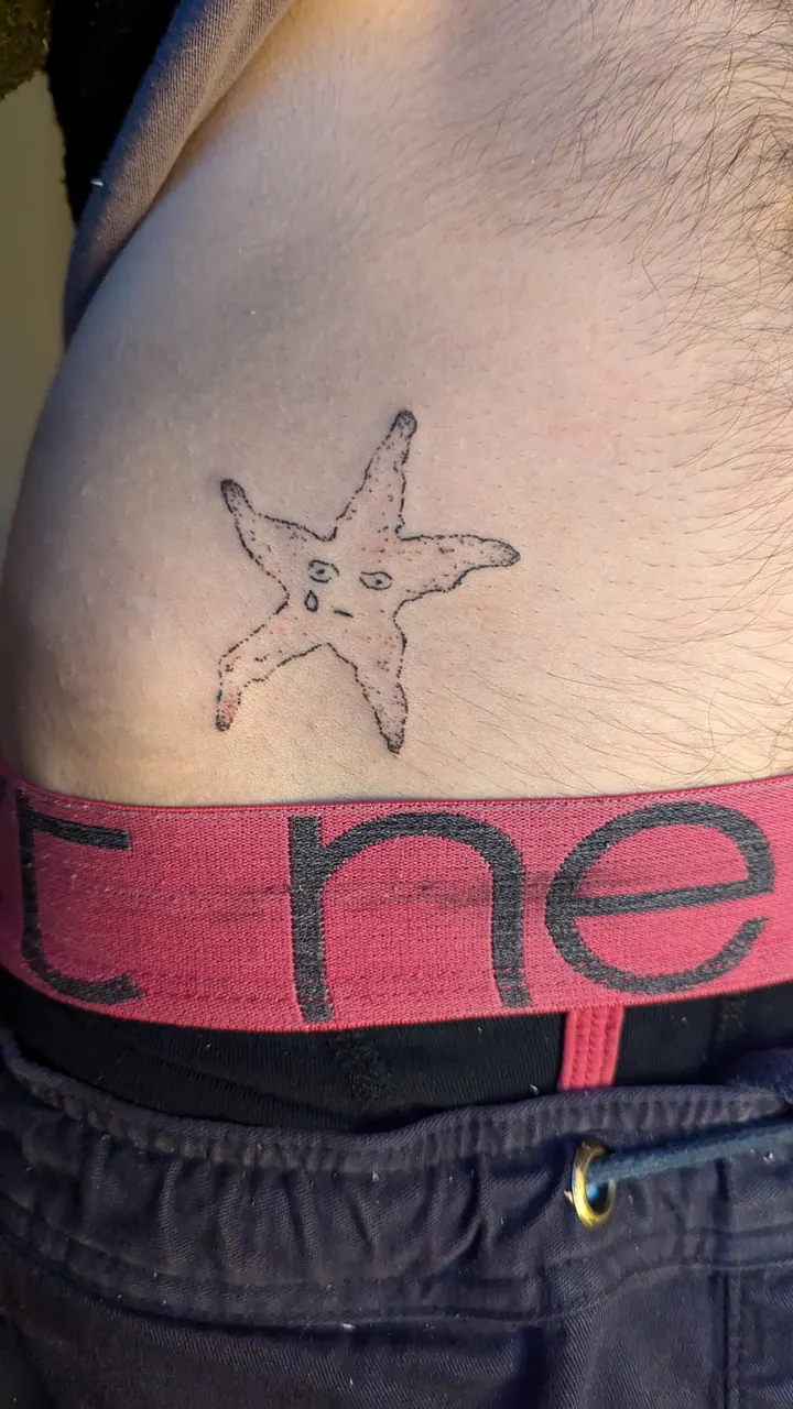 Smiling starfish on the hip
