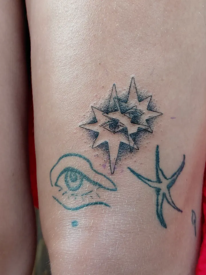 Stars with an eye, a teal eye and a starfish above the knee
